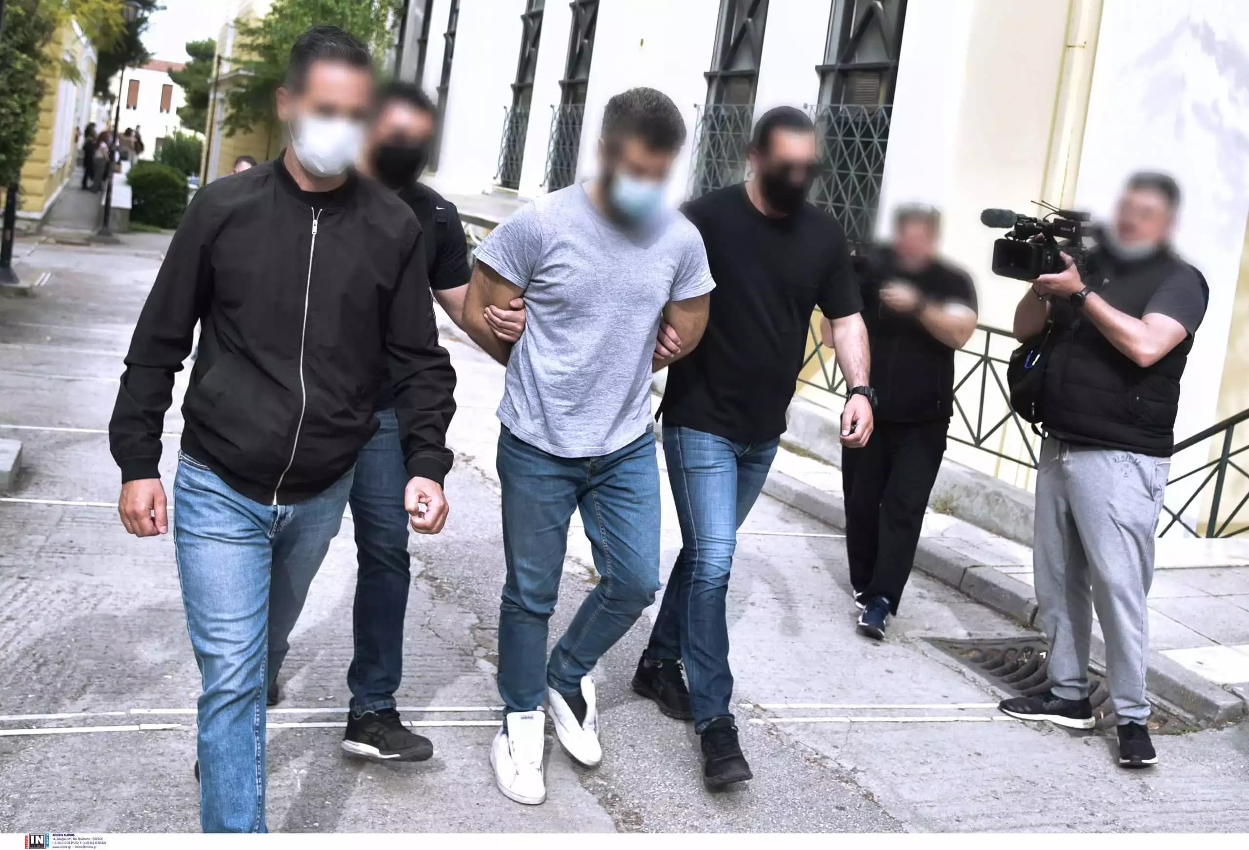 Σκηνή εγκλήματος στο ΚΥ Καλυβίων
